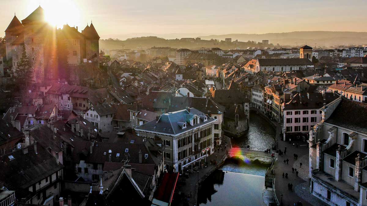 TERCER PREMIO para National Geographic: Annecy, Francia (@drone-cs)